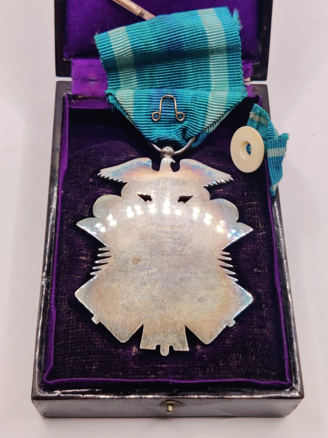 全场0元起拍 第25期 咸鱼国勋章拍卖专场 1月29日（周日）下午6：00开始 日本明治时期七级金鵄章 银制带略