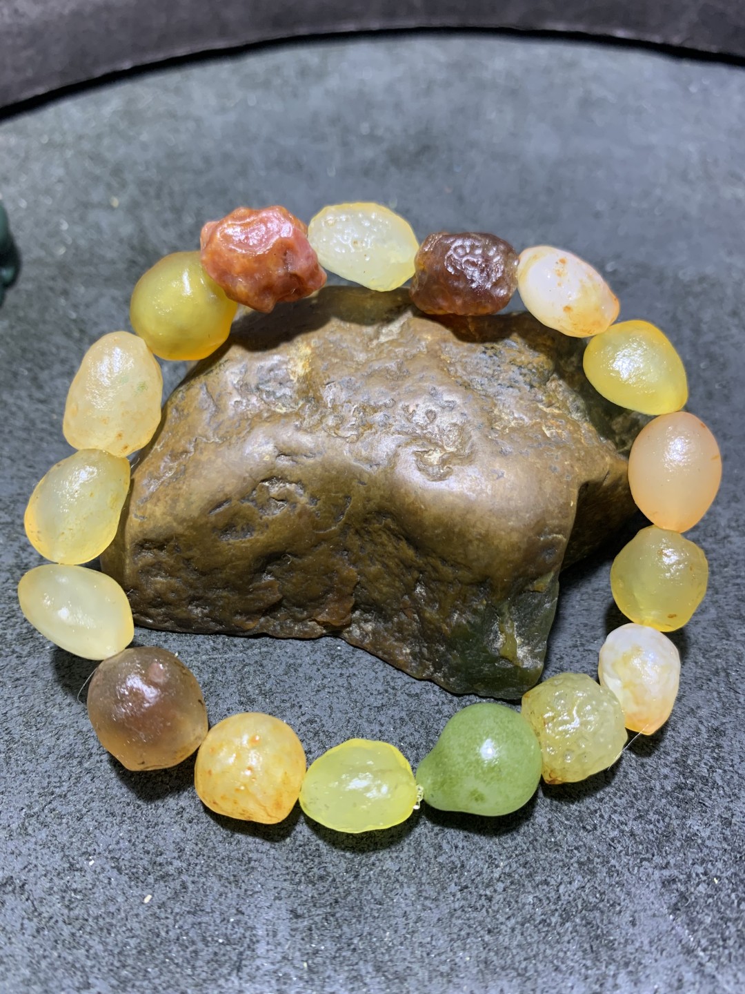 精美天然洁净透彻阿拉善彩珠玛瑙手串一条，