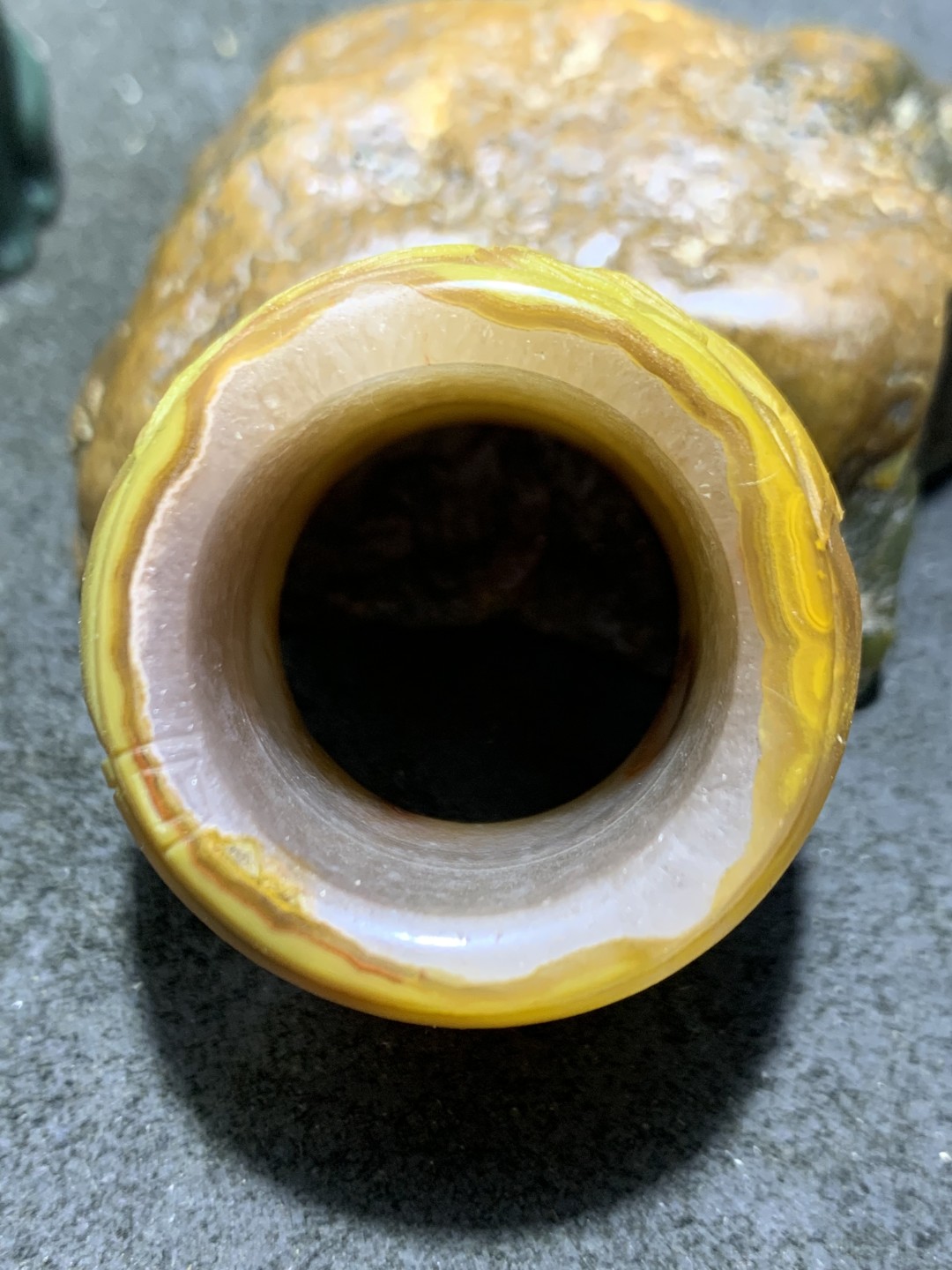 精美亚光高玉化战国红玛瑙手工雕刻仿古纹灵狐扳指一个，