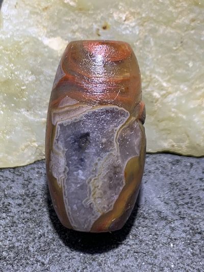 精美亚光冰飘战国红玛瑙手工俏色巧雕寿带鸟桶珠一颗 精美亚光冰飘战国红玛瑙手工俏色巧雕寿带鸟桶珠一颗