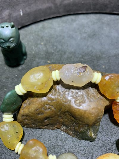 精美阿拉善彩珠玛瑙原石手串一条， 精美阿拉善彩珠玛瑙原石手串一条，