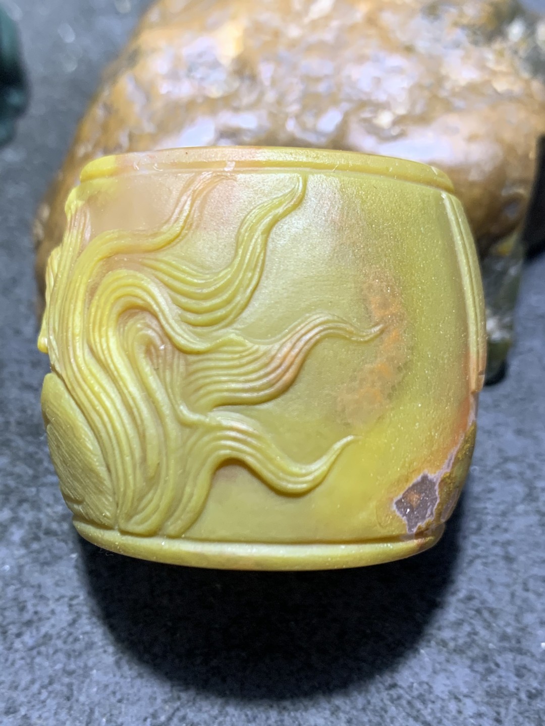 精美亚光高玉化战国红玛瑙手工雕刻仿古纹灵狐扳指一个，