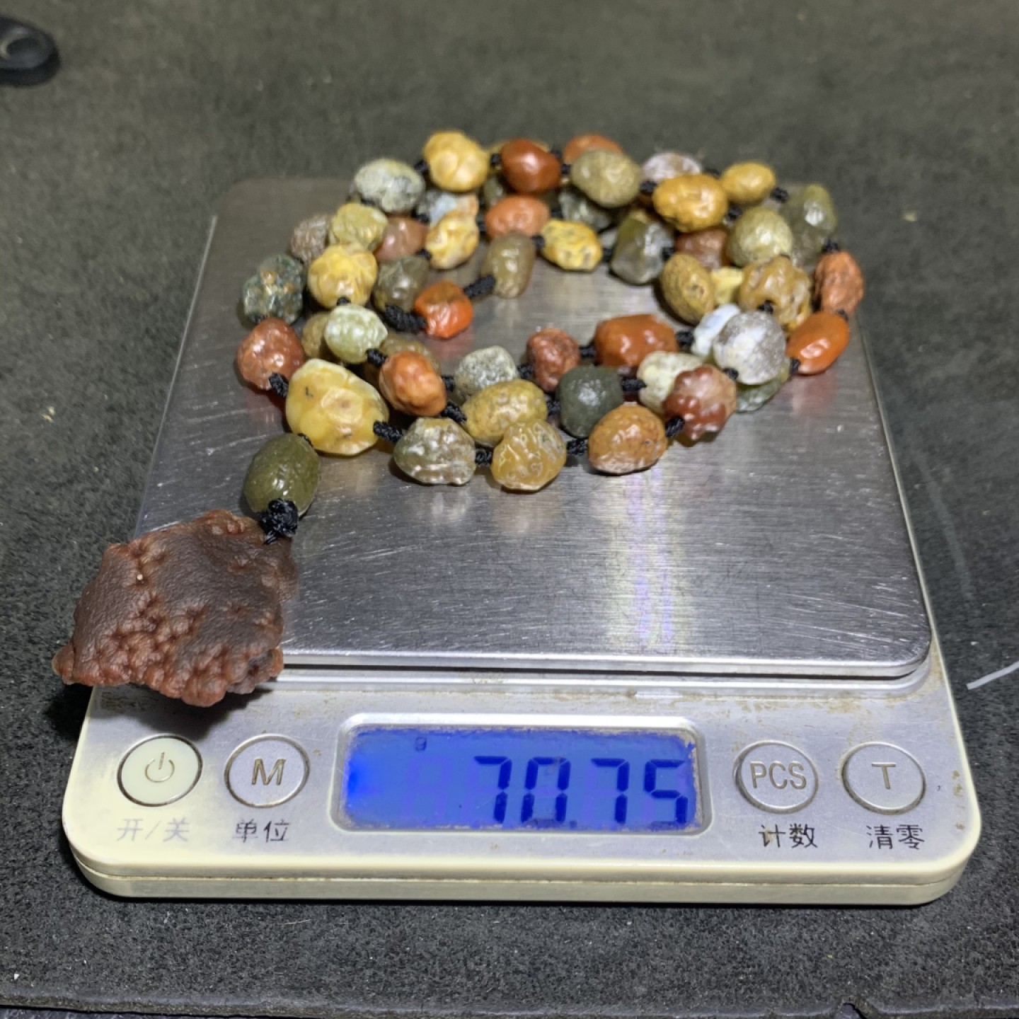 精美阿拉善筋脉玛瑙长款项链一条