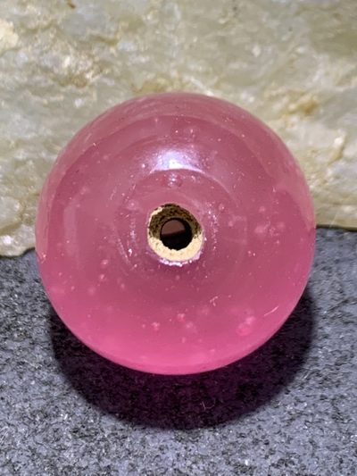 建国前后库存冰粉色果冻料琉璃苹果珠一颗， - 建国前后库存冰粉色果冻料琉璃苹果珠一颗，
