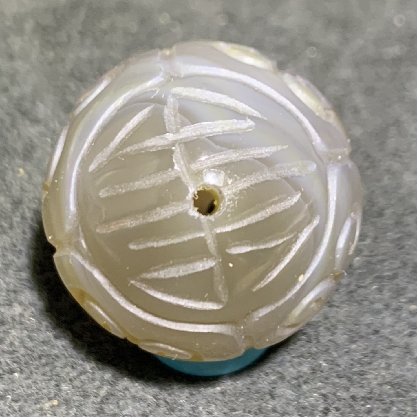 巴西玛瑙雕刻大云纹珠（回纹珠）一颗，