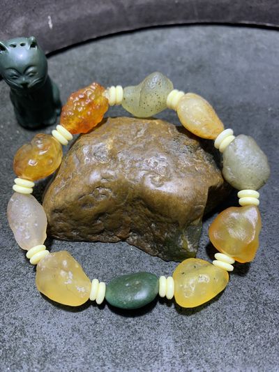 精美阿拉善彩珠玛瑙原石手串一条， 精美阿拉善彩珠玛瑙原石手串一条，