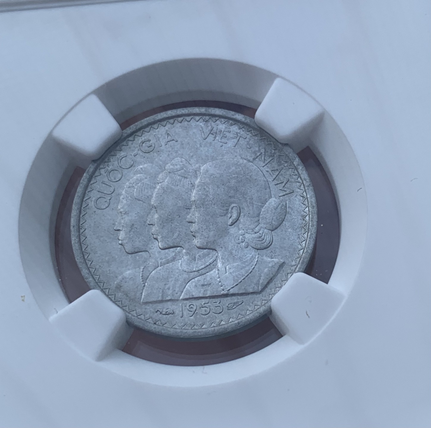 瓶子🏺第76期拍卖会 越南1953年吴庭艳政府三姐妹10分MS63