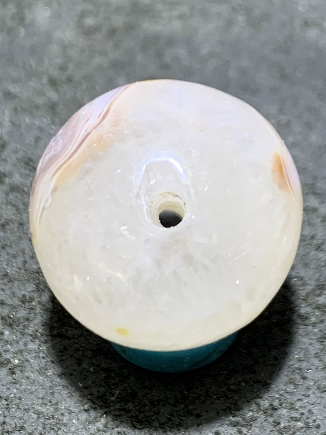 精美冰飘战国红玛瑙手工俏色巧雕菩提2.0珠一颗！