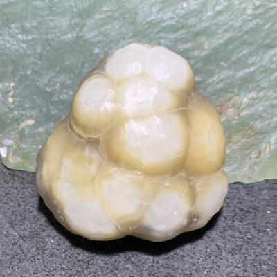 精美戈壁阿拉善高玉化鱼籽纹筋脉石原石一颗 - 精美戈壁阿拉善高玉化鱼籽纹筋脉石原石一颗