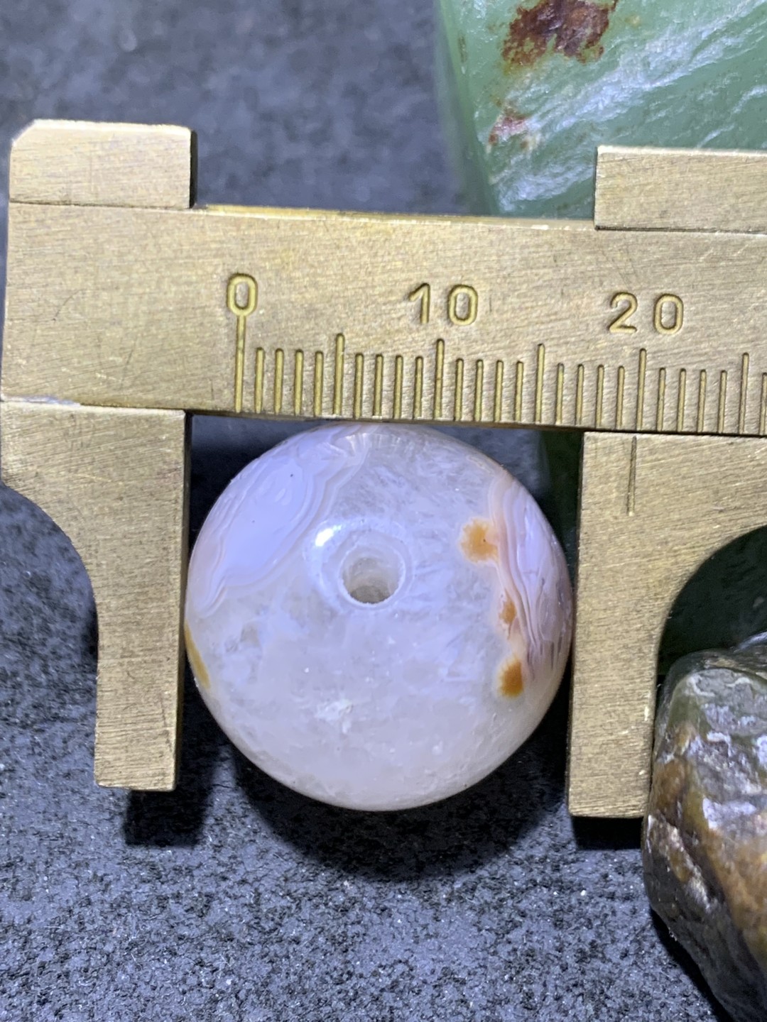 精美冰飘战国红玛瑙手工俏色巧雕菩提2.0珠一颗！