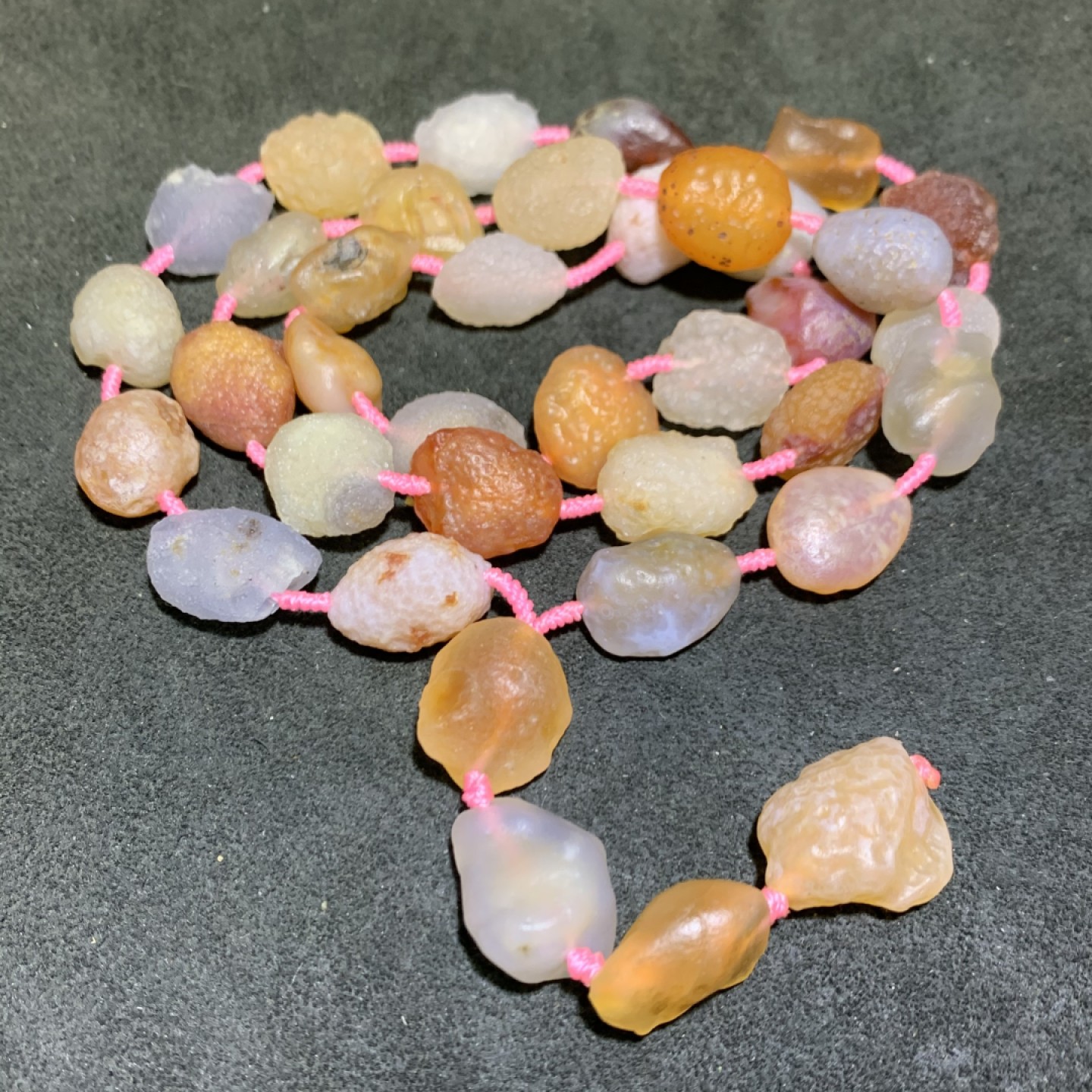 精美天然大颗粒阿拉善糖果料彩珠玛瑙项链一条，