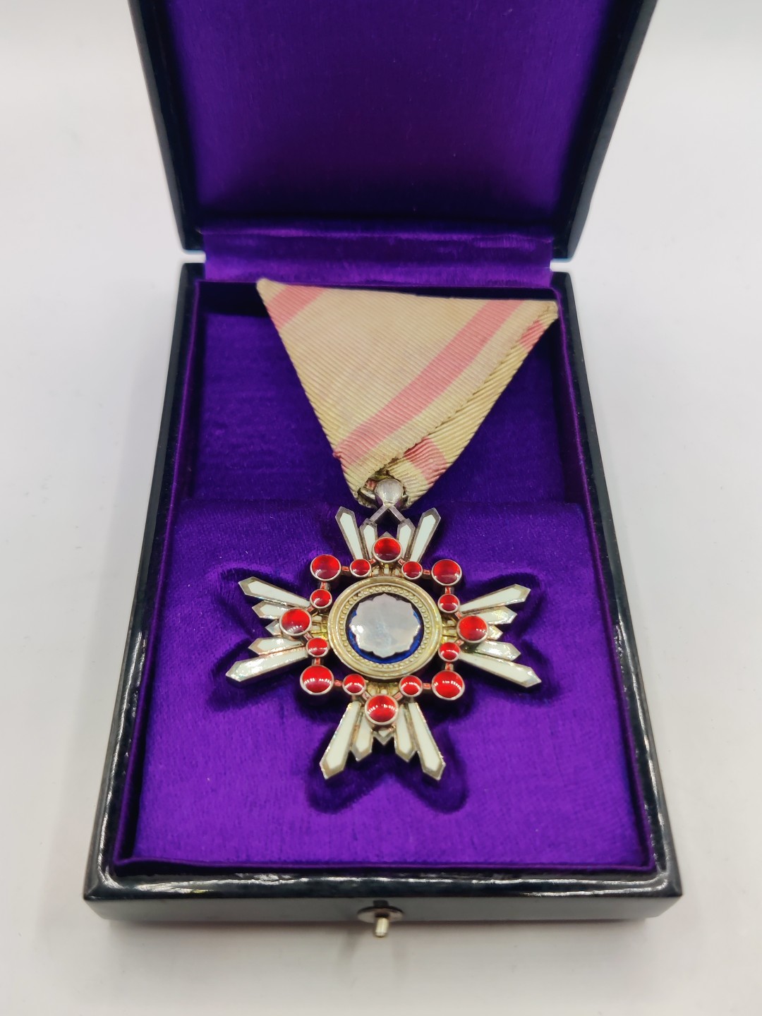 全场0元起拍 第26期 咸鱼国勋章拍卖专场 2月1日（周三）下午6：00开始 粉色绶带 六等瑞宝章 银制带盒