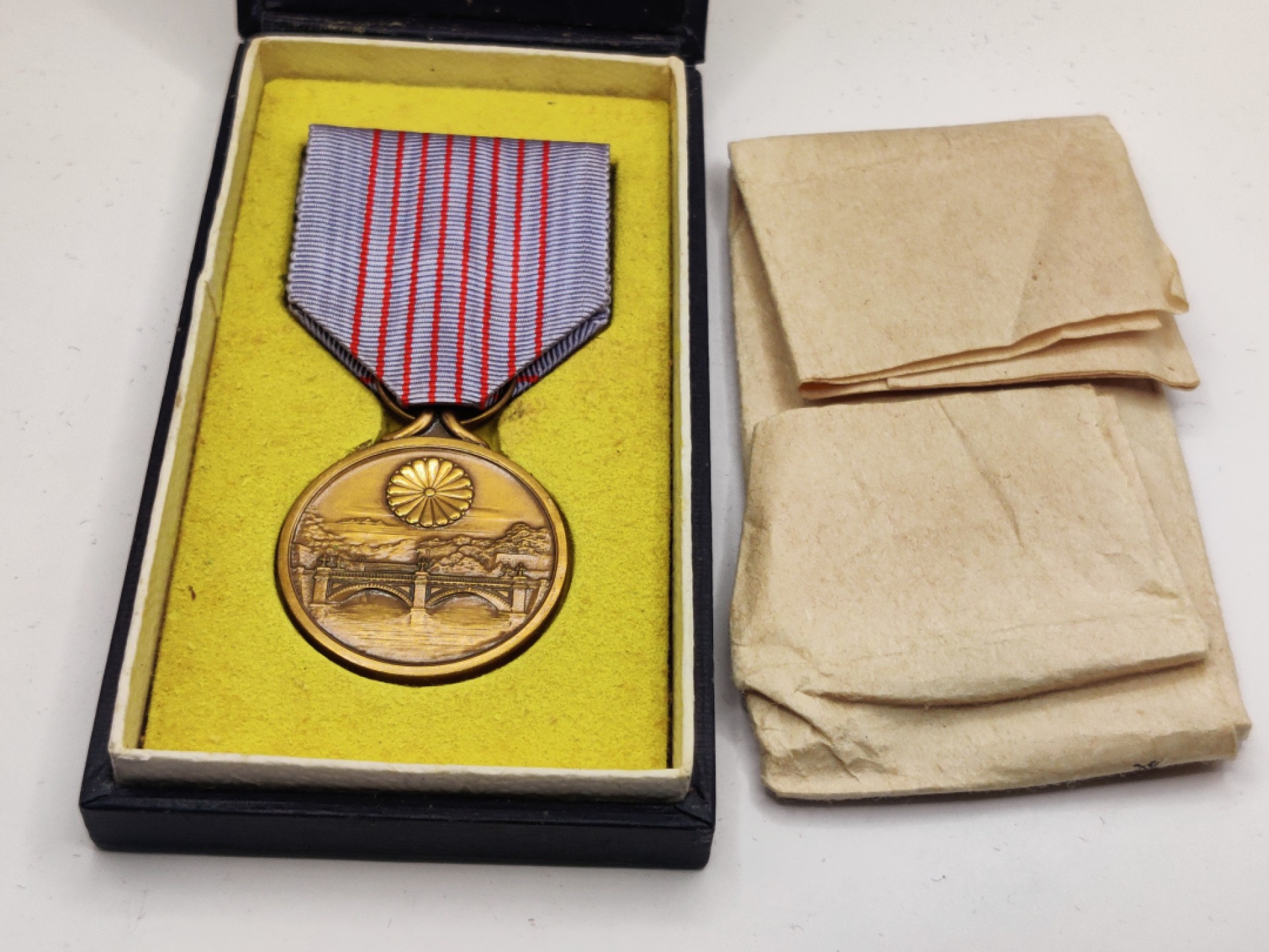 全场0元起拍 第26期 咸鱼国勋章拍卖专场 2月1日（周三）下午6：00开始 纪元2600纪念章 带纸袋