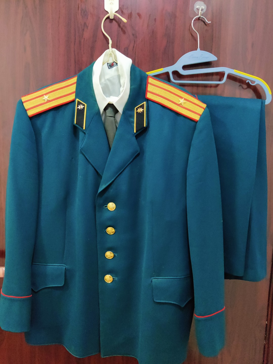 全场0元起拍 第26期 咸鱼国勋章拍卖专场 2月1日（周三）下午6：00开始 苏联m69通讯兵少校礼服一套 将官定制面料