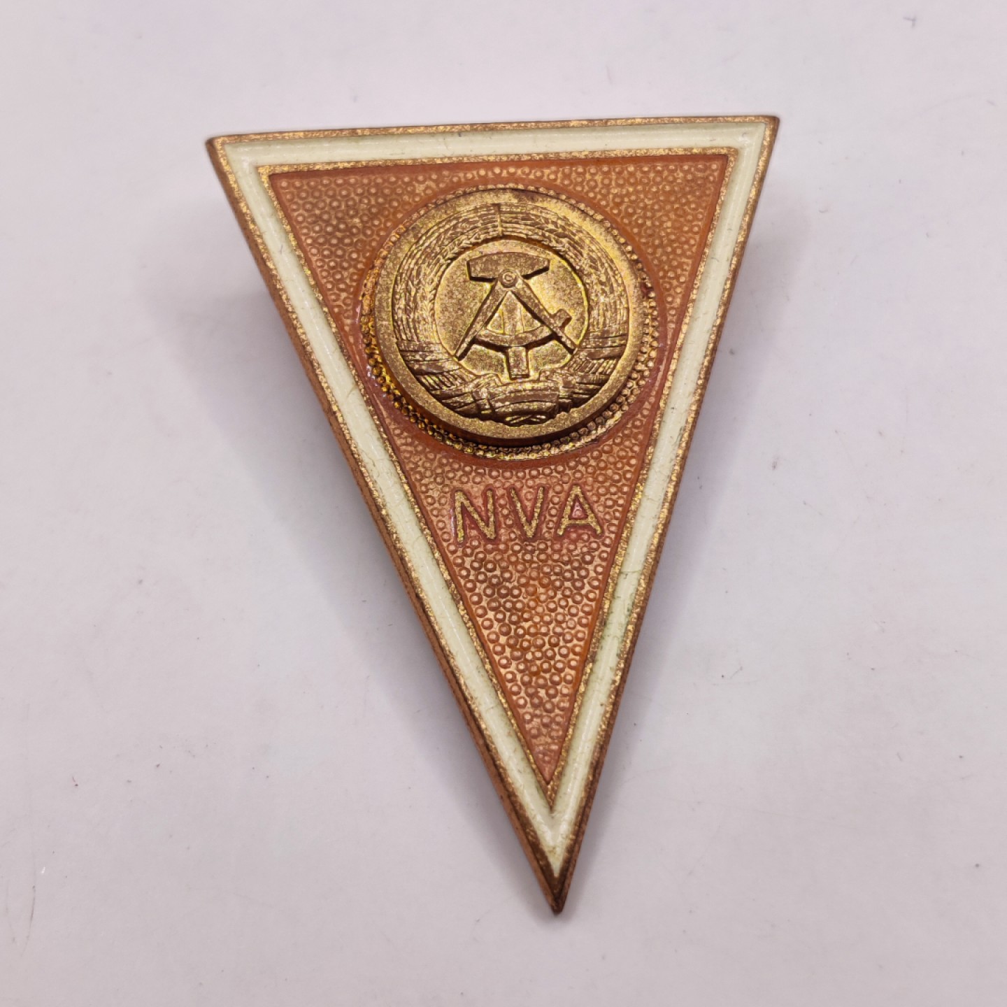 全场0元起拍 第26期 咸鱼国勋章拍卖专场 2月1日（周三）下午6：00开始 东德珐琅民事院校毕业证章