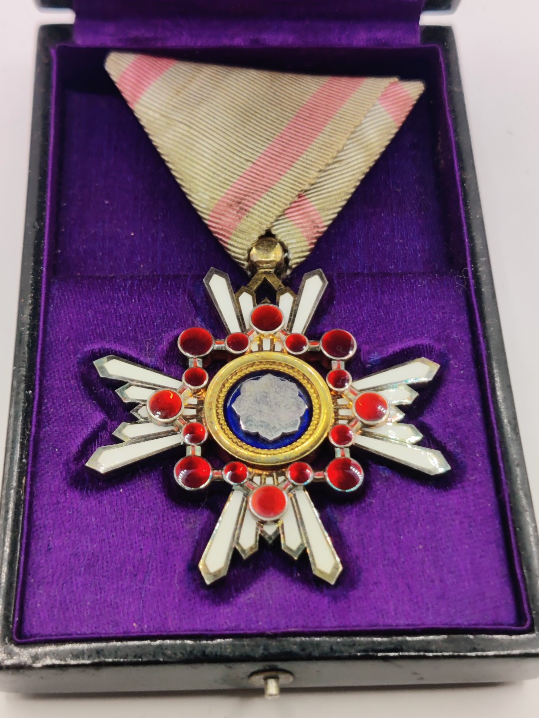 全场0元起拍 第26期 咸鱼国勋章拍卖专场 2月1日（周三）下午6：00开始 粉色绶带 五等瑞宝章 银制带盒 稀有m标