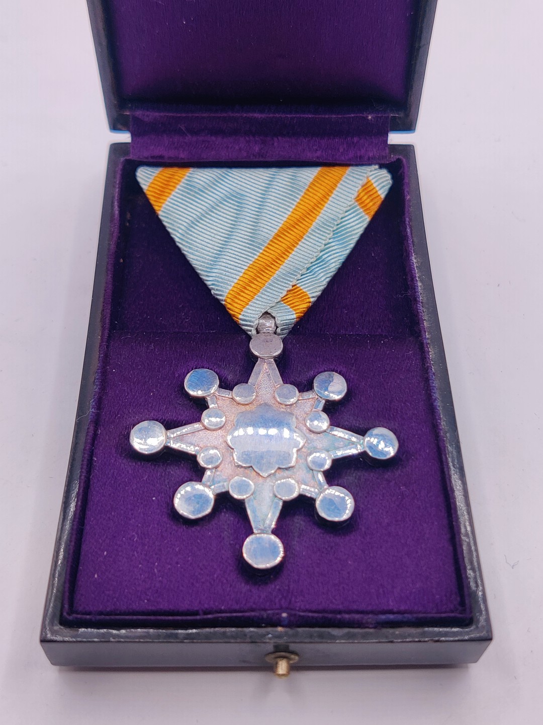 全场0元起拍 第26期 咸鱼国勋章拍卖专场 2月1日（周三）下午6：00开始 日本明治八瑞 带盒银制 浅蓝色绶带版