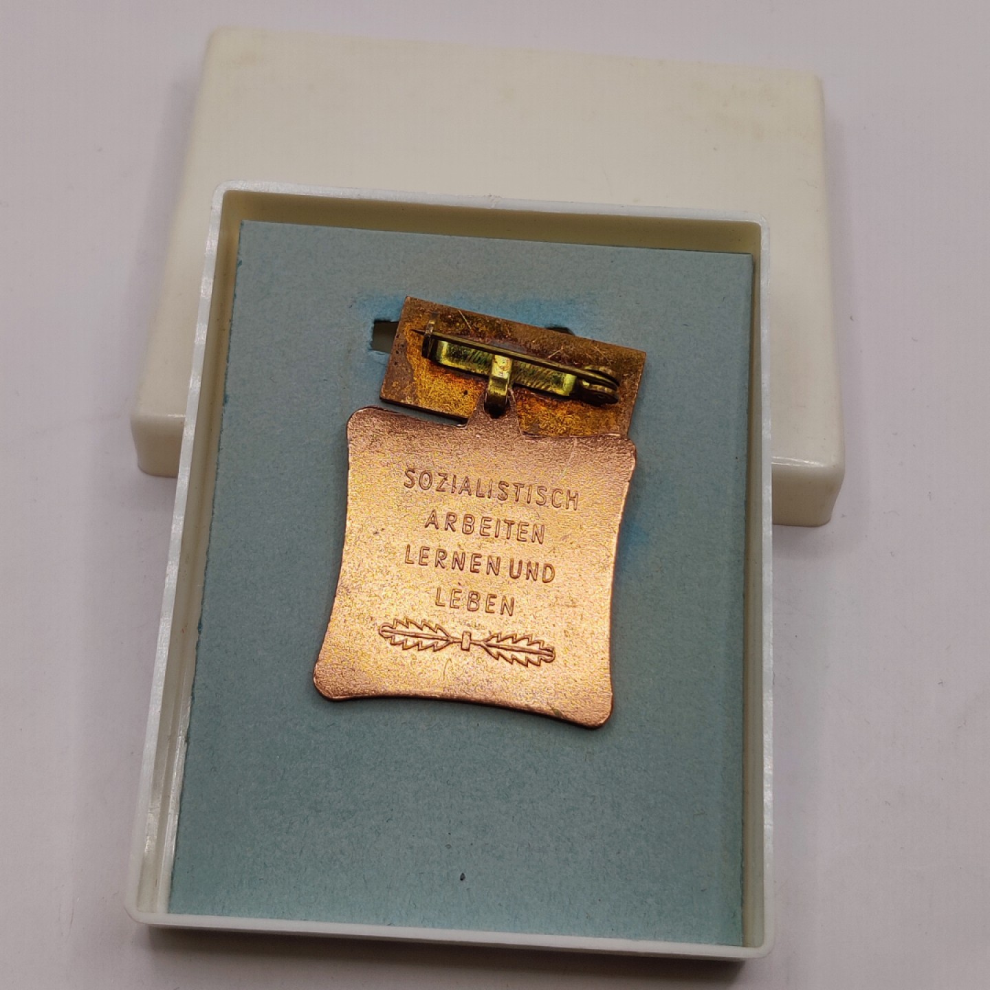 全场0元起拍 第26期 咸鱼国勋章拍卖专场 2月1日（周三）下午6：00开始 东德社会主义劳动集体奖章 早期珐琅挂