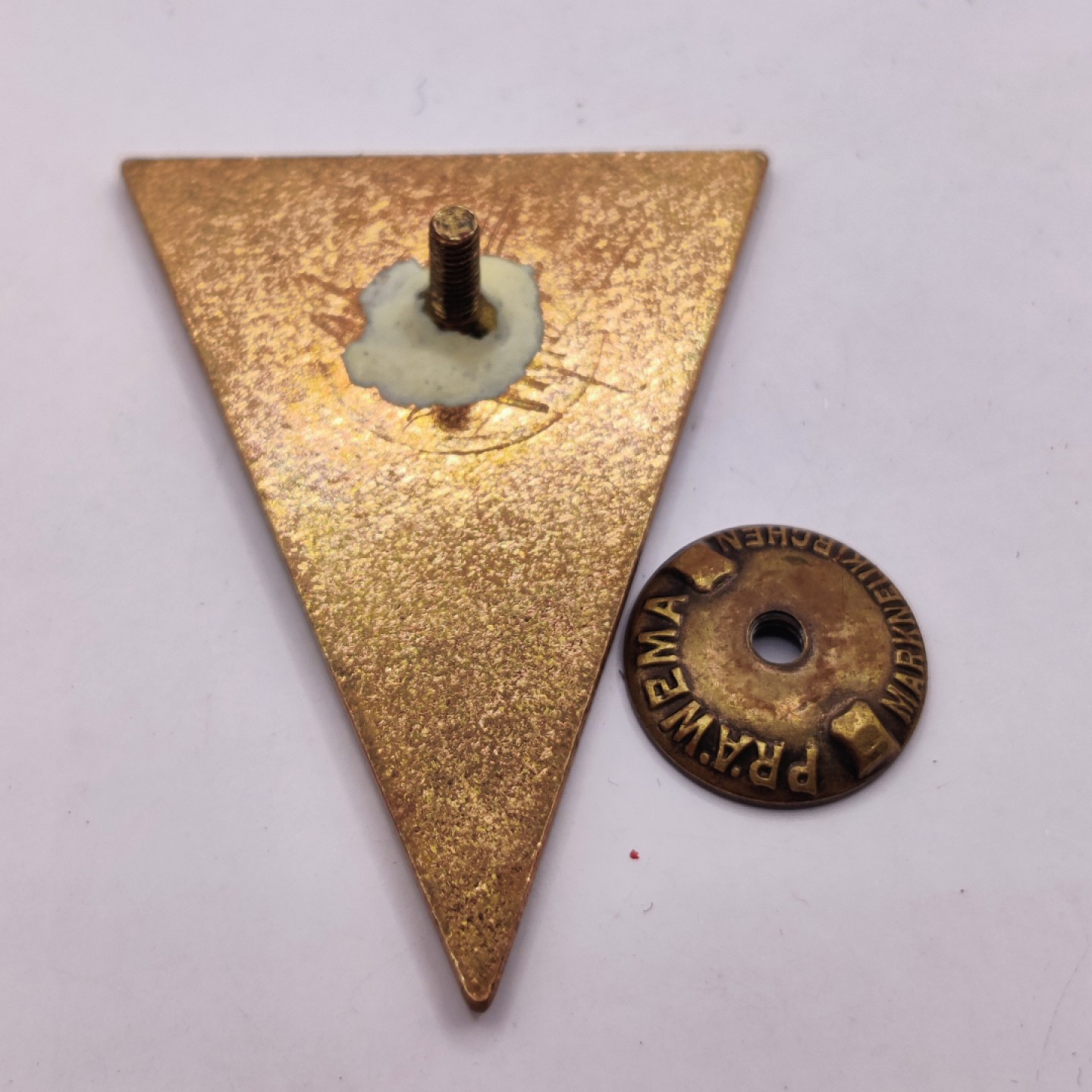 全场0元起拍 第26期 咸鱼国勋章拍卖专场 2月1日（周三）下午6：00开始 东德第一版恩格斯军校毕业证章