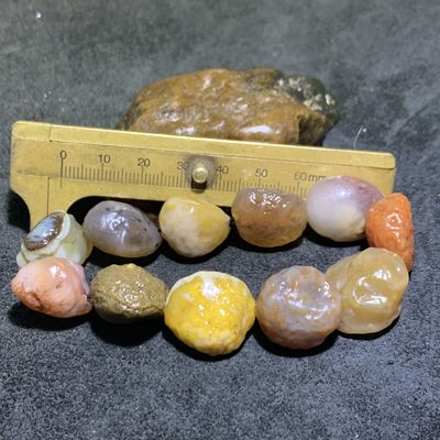 精美阿拉善多宝石原石手串一条， 精美阿拉善多宝石原石手串一条，