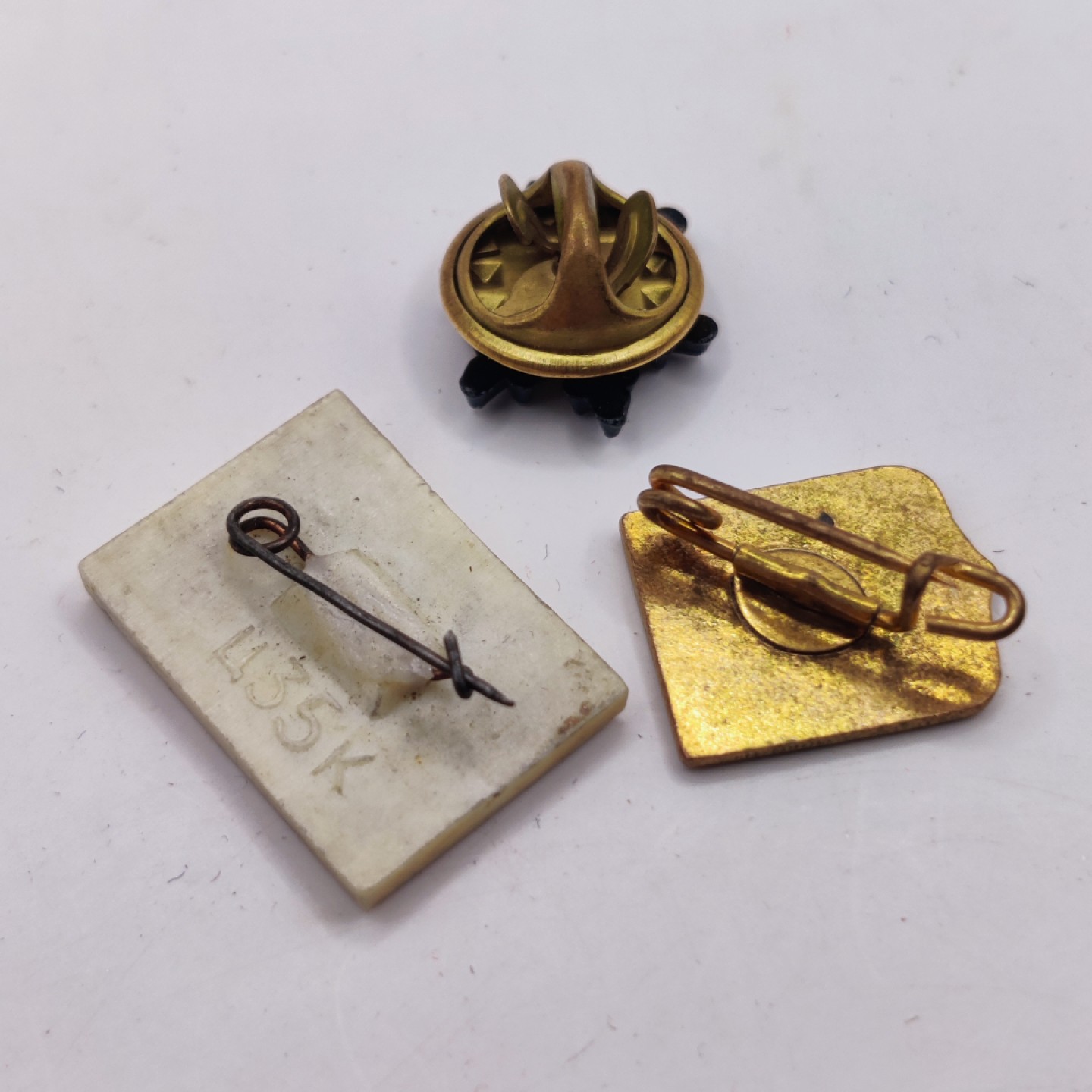 全场0元起拍 第26期 咸鱼国勋章拍卖专场 2月1日（周三）下午6：00开始 徽章一组