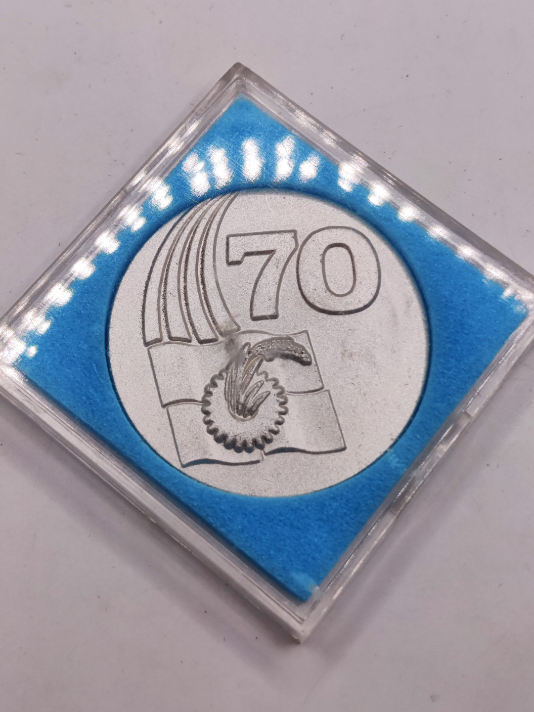 全场0元起拍 第26期 咸鱼国勋章拍卖专场 2月1日（周三）下午6：00开始 日本共产党70周年纪念章