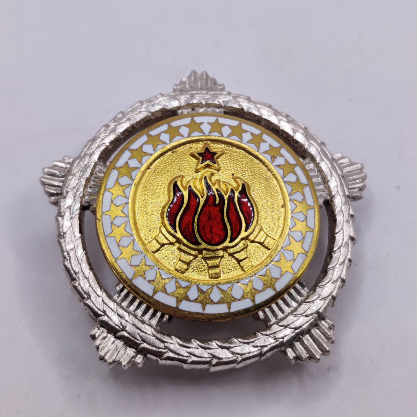 全场0元起拍 第26期 咸鱼国勋章拍卖专场 2月1日（周三）下午6：00开始 早期五火炬版转轮版南斯拉夫二级友谊勋章 银制