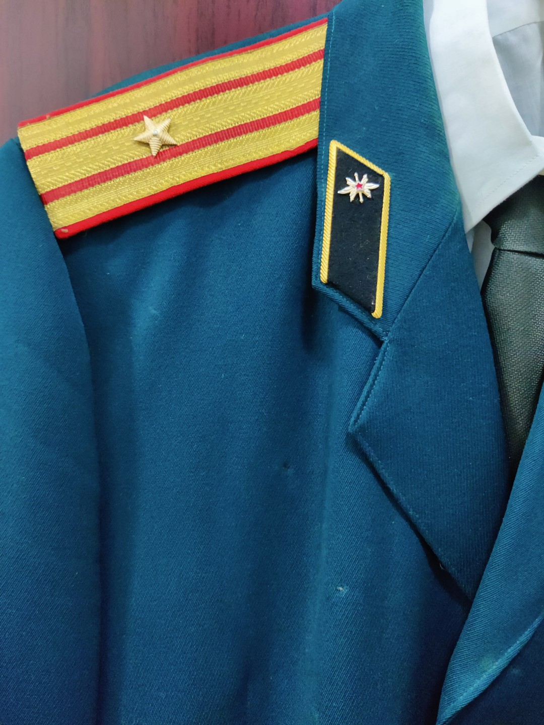 全场0元起拍 第26期 咸鱼国勋章拍卖专场 2月1日（周三）下午6：00开始 苏联m69通讯兵少校礼服一套 将官定制面料