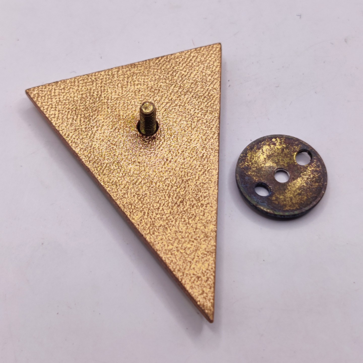 全场0元起拍 第26期 咸鱼国勋章拍卖专场 2月1日（周三）下午6：00开始 东德珐琅民事院校毕业证章