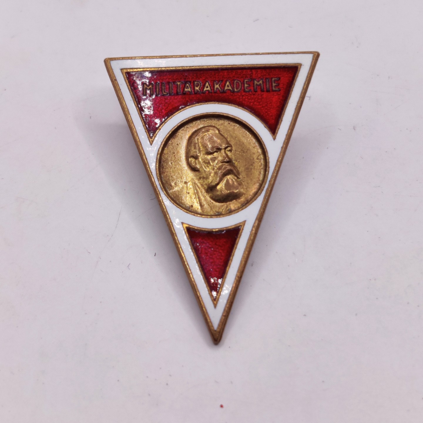 全场0元起拍 第26期 咸鱼国勋章拍卖专场 2月1日（周三）下午6：00开始 东德第一版恩格斯军校毕业证章