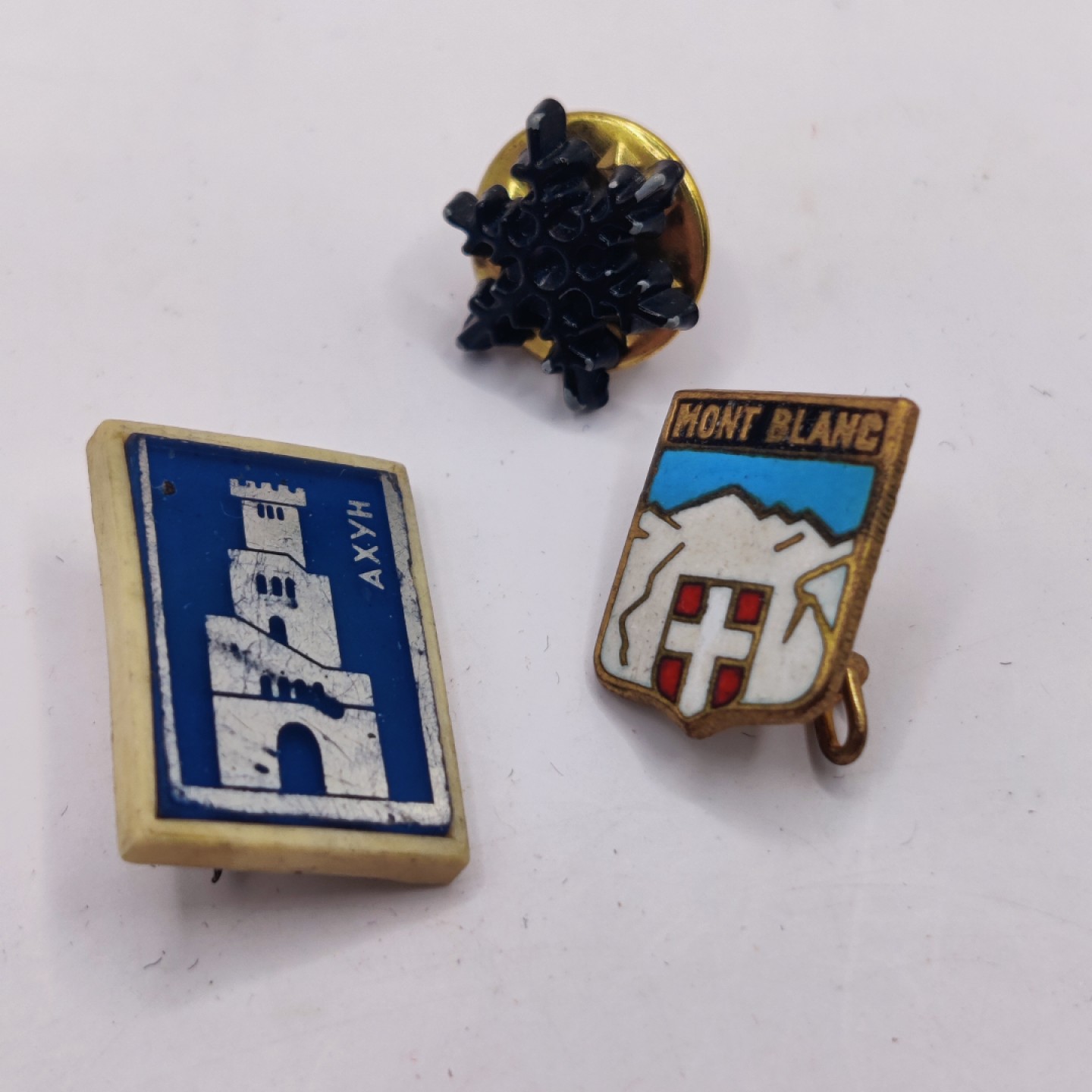 全场0元起拍 第26期 咸鱼国勋章拍卖专场 2月1日（周三）下午6：00开始 徽章一组