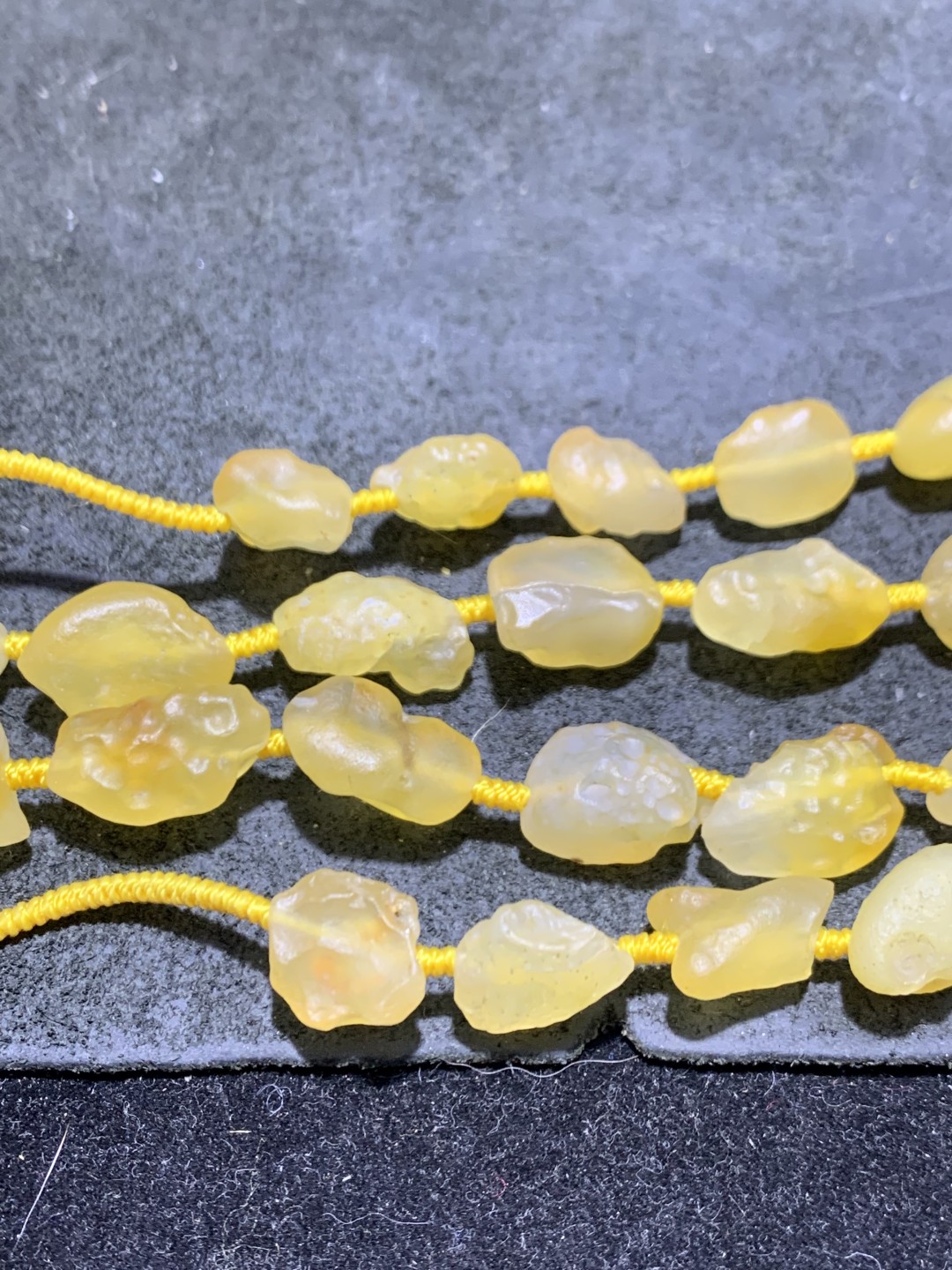 精美天然阿拉善玛瑙麻皮蜜蜡黄色项链加糖心吊坠项链一条，
