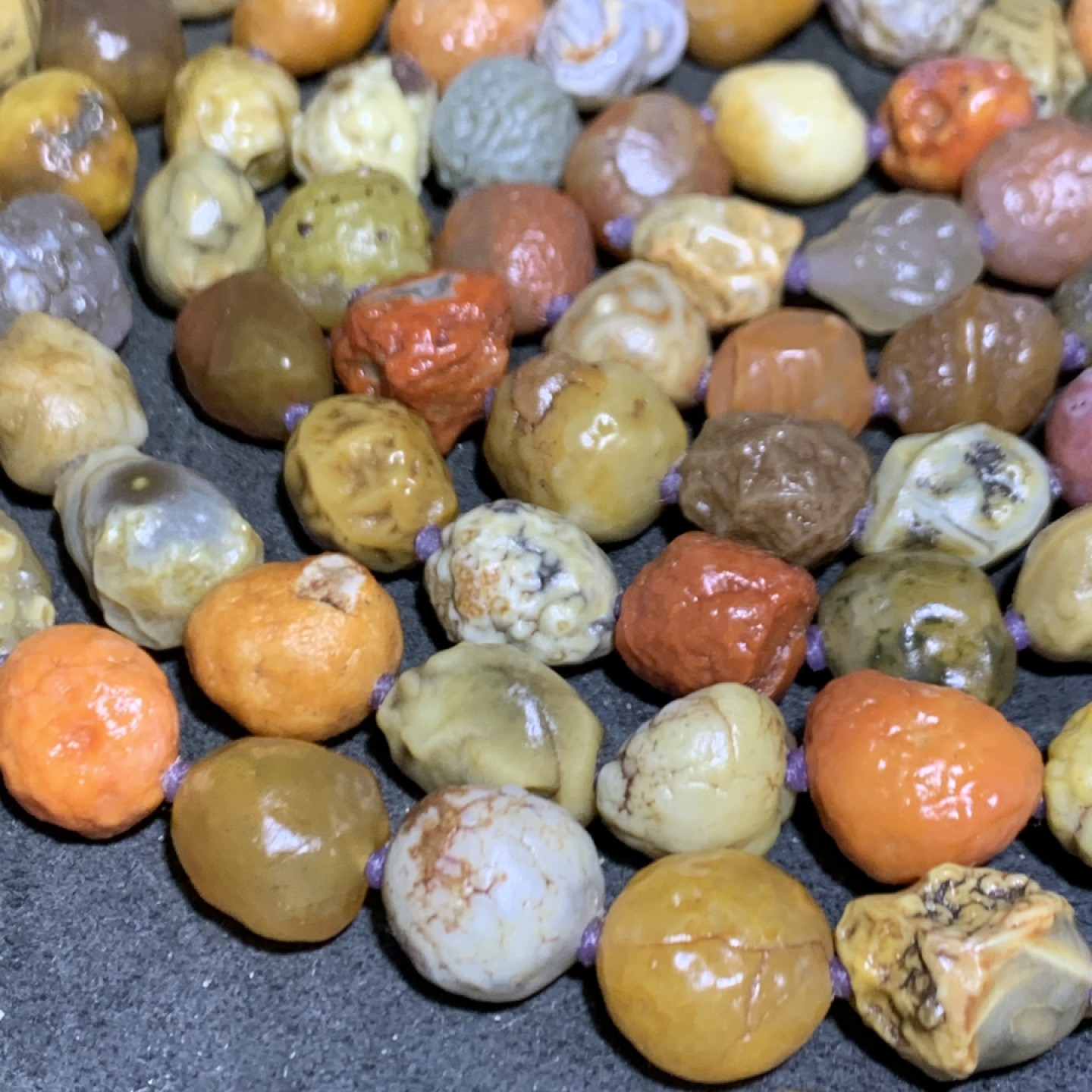精美戈壁高圆度多彩筋脉玛瑙原石108项链一条，