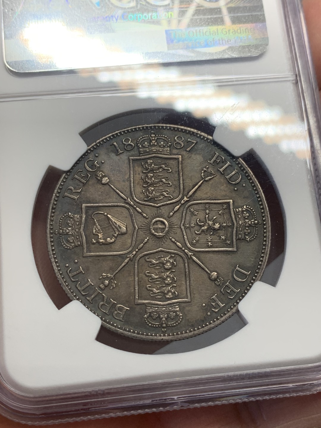 《竞宝斋》第130场-周日，周一连拍 (全场包邮) NGC AU 1887年 英国 维多利亚 高冠 双佛罗林/4先令 银币 深包浆 细节好