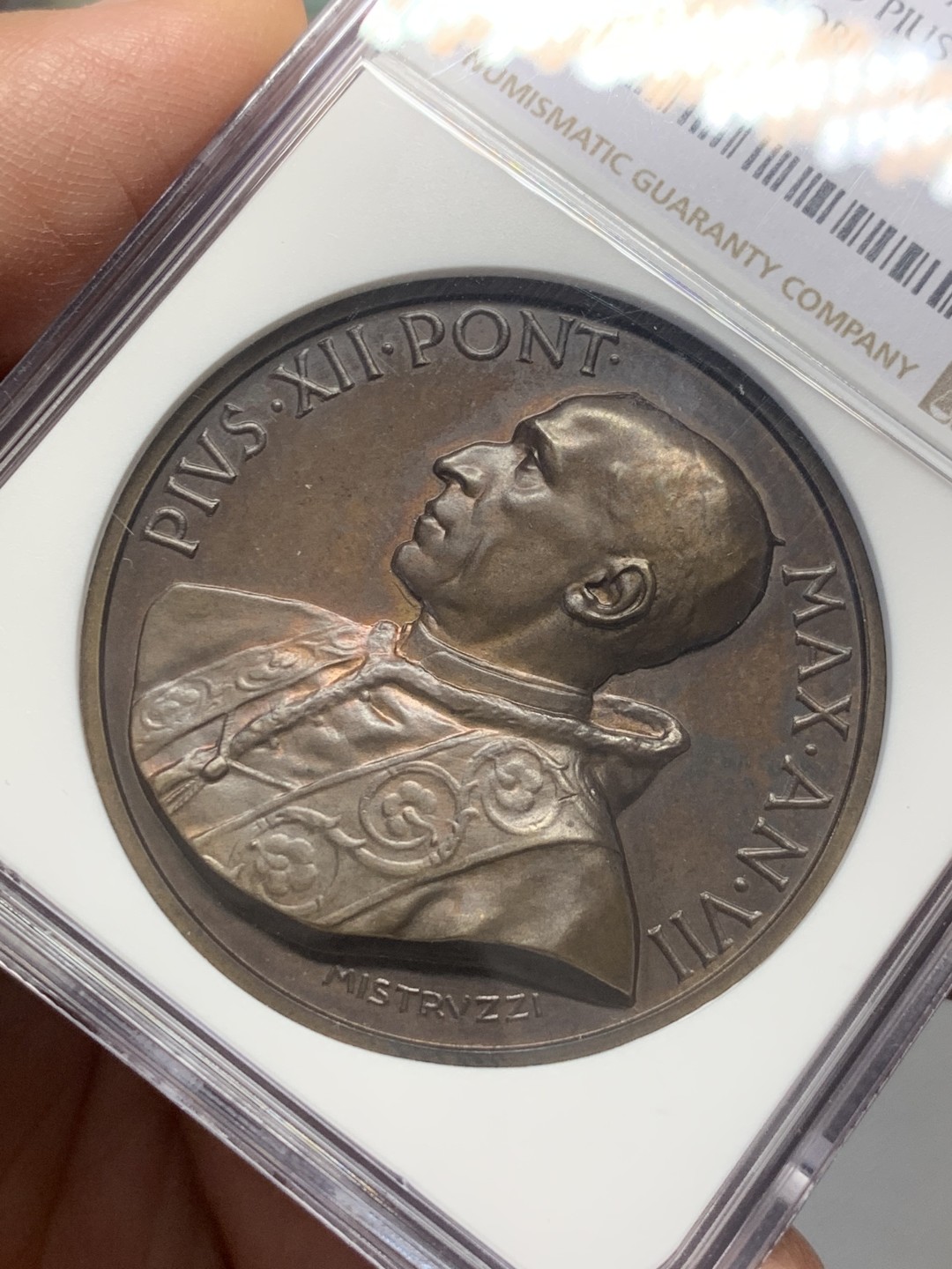 《竞宝斋》第130场-周日，周一连拍 (全场包邮) NGC MS64 1946年梵蒂冈教皇庇护十二世二战结束纪念高浮雕铜章 稀少难得 品相完美 加厚盒装