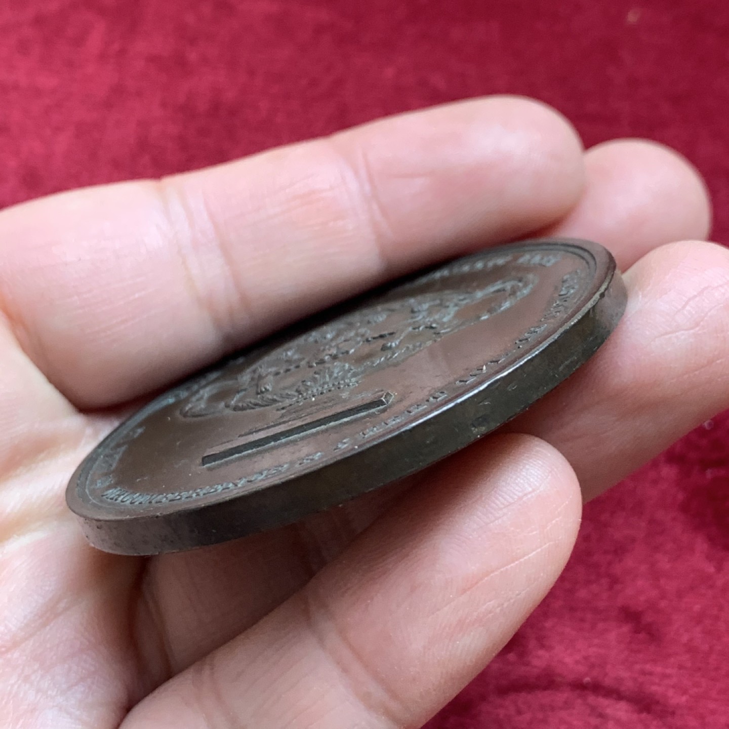 《竞宝斋》第130场-周日，周一连拍 (全场包邮) 1821年英国托马斯花瓶铜章，英国古典章系列，经典图案，直径53mm，重量64g