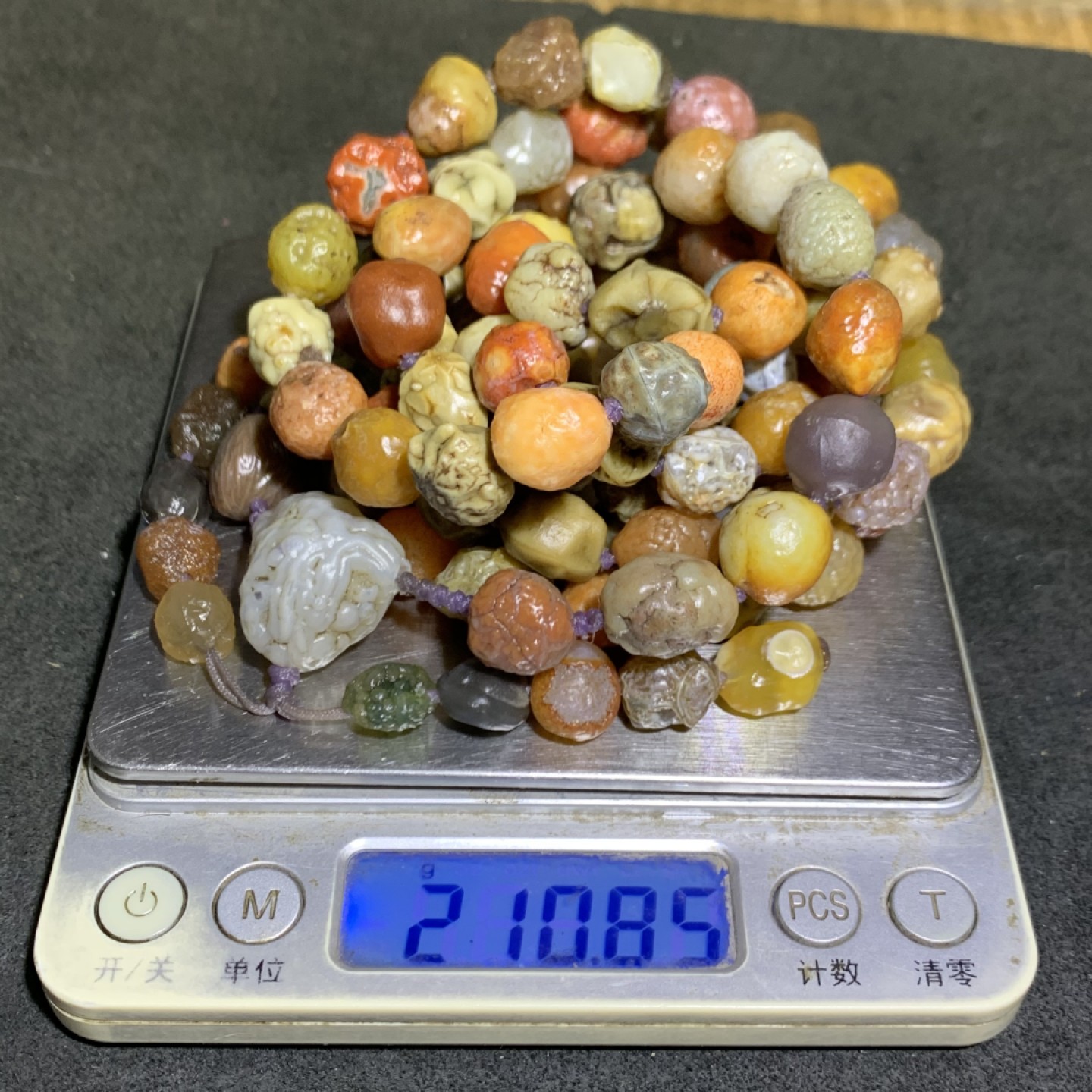 精美戈壁高圆度多彩筋脉玛瑙原石108项链一条，