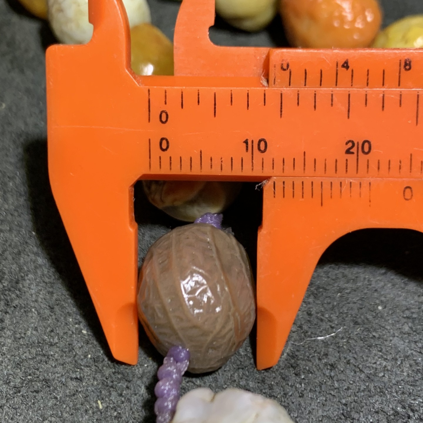 精美戈壁高圆度多彩筋脉玛瑙原石108项链一条，