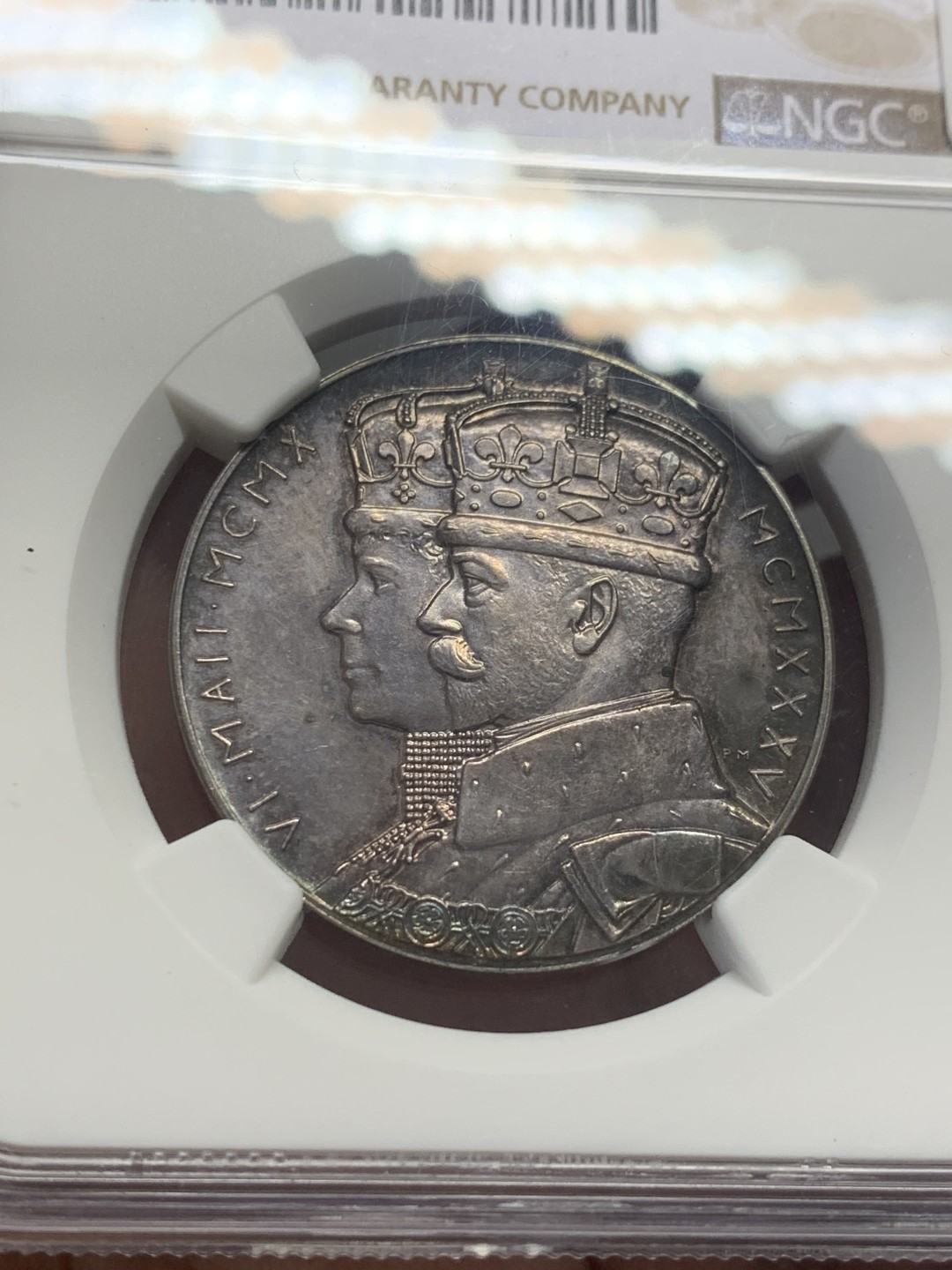 《竞宝斋》第130场-周日，周一连拍 (全场包邮) NGC MS62  英国 1935年 乔治五世登基25周年银章，细节很好，包浆不错