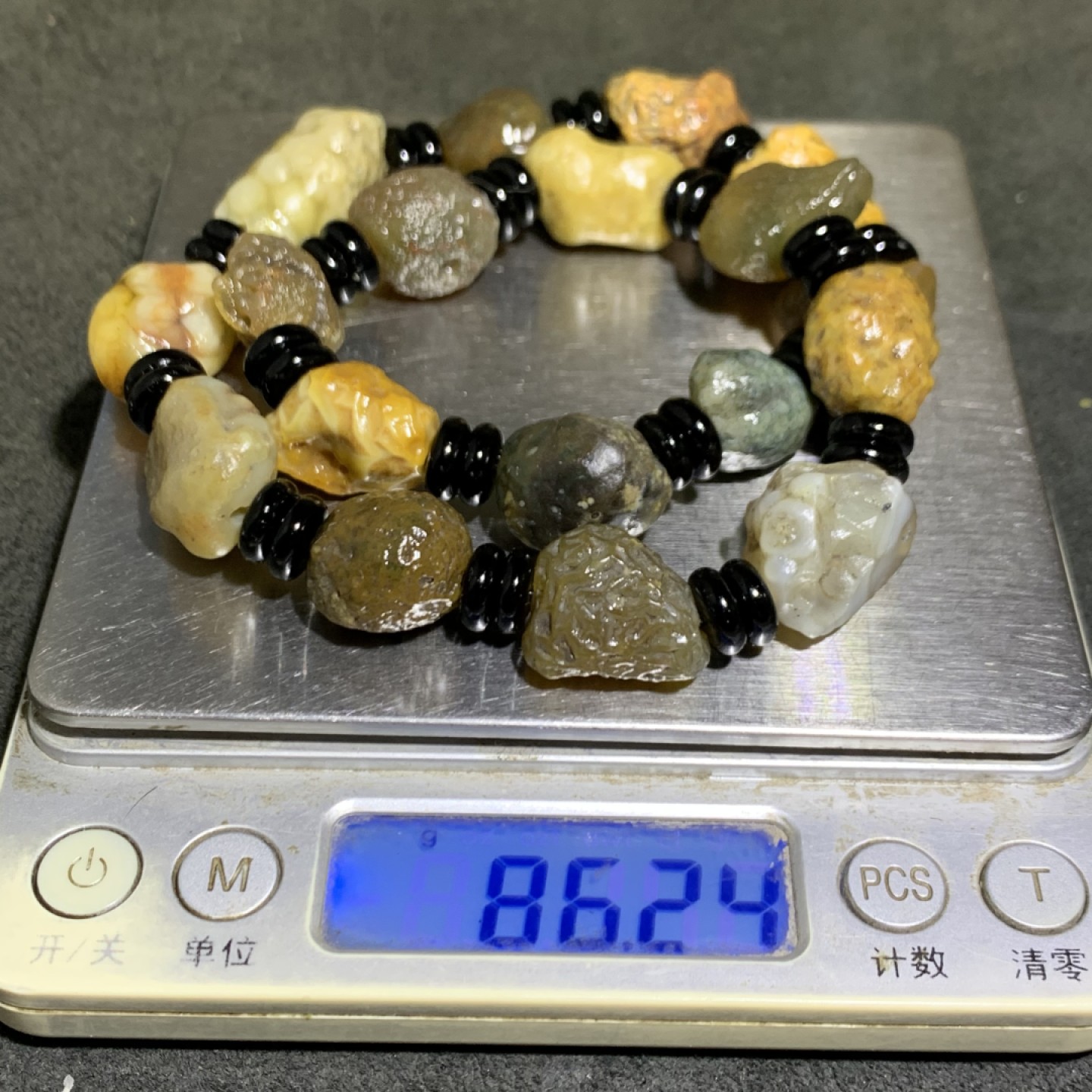 精美筋脉石老料原石18子手持(手串)一条