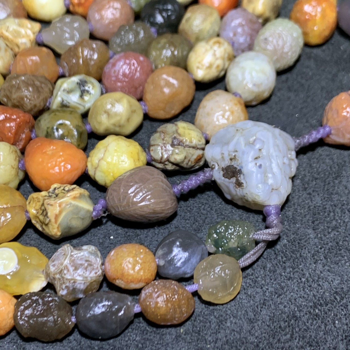 精美戈壁高圆度多彩筋脉玛瑙原石108项链一条，