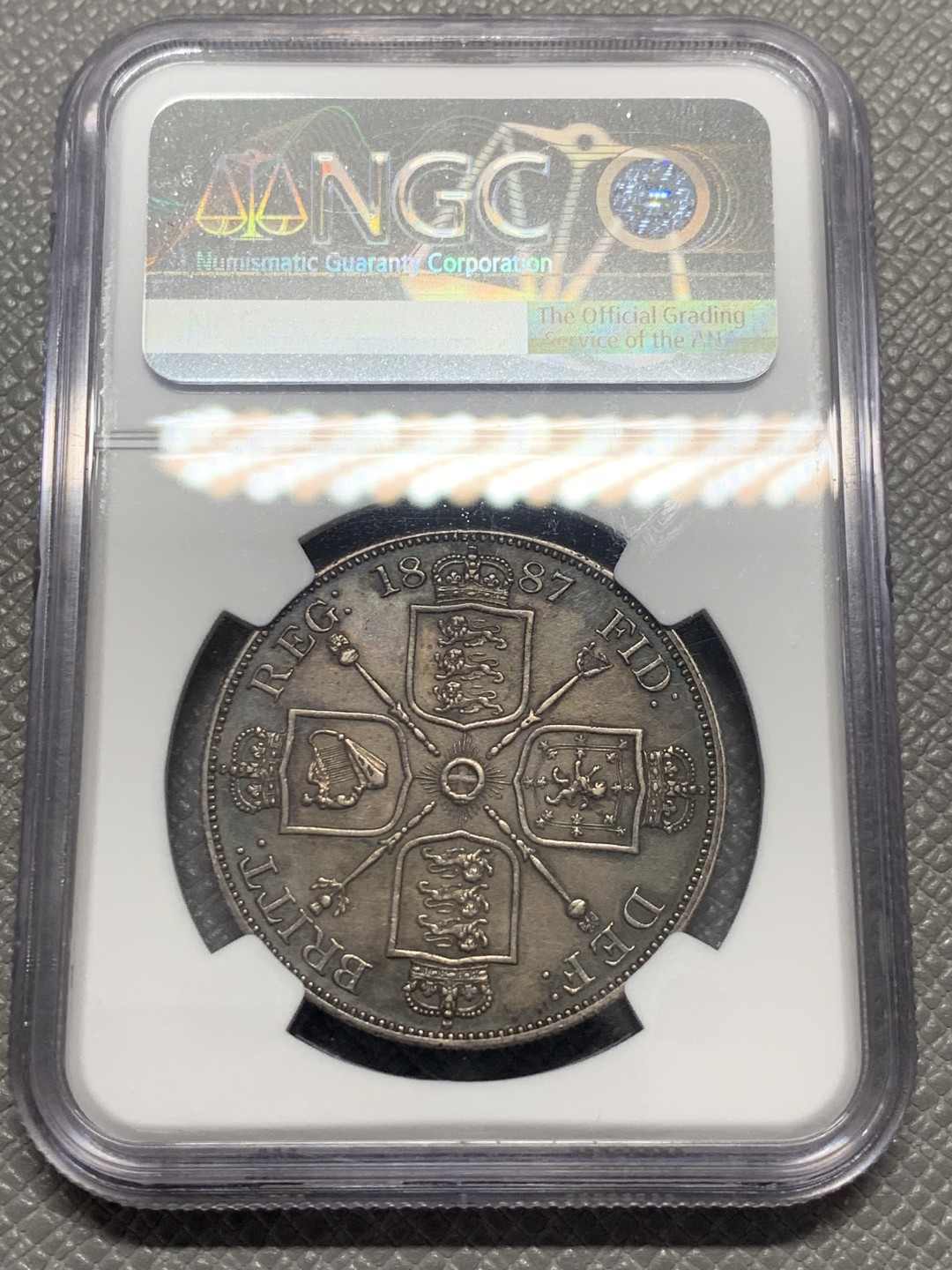 《竞宝斋》第130场-周日，周一连拍 (全场包邮) NGC AU 1887年 英国 维多利亚 高冠 双佛罗林/4先令 银币 深包浆 细节好