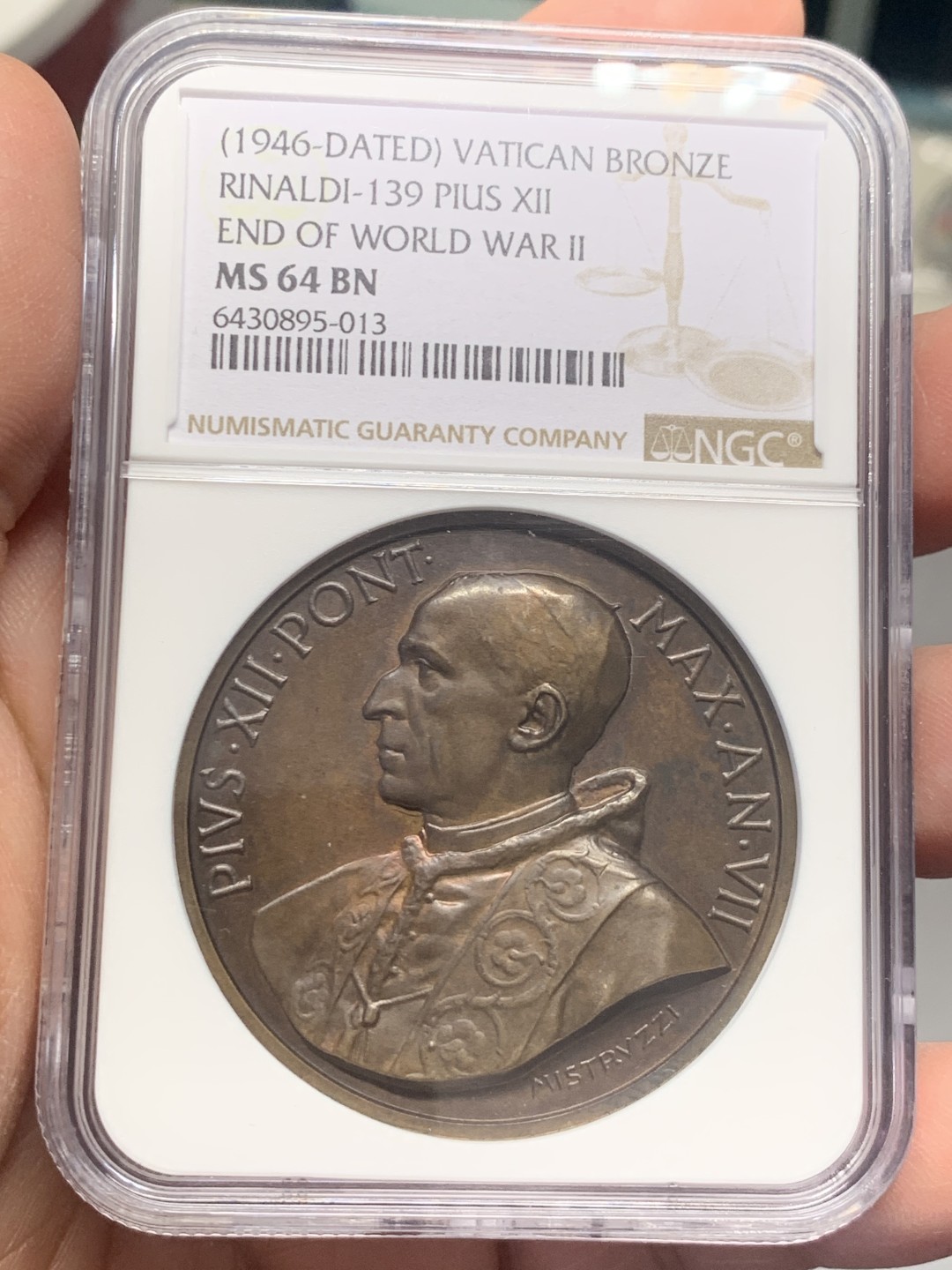 《竞宝斋》第130场-周日，周一连拍 (全场包邮) NGC MS64 1946年梵蒂冈教皇庇护十二世二战结束纪念高浮雕铜章 稀少难得 品相完美 加厚盒装
