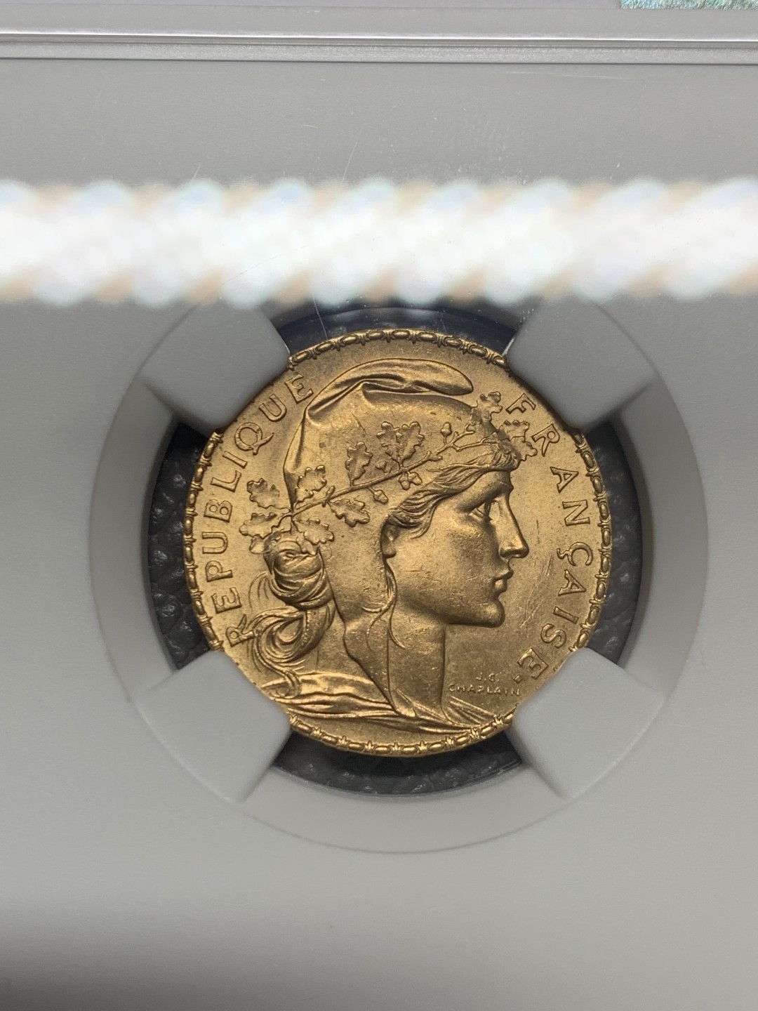 《竞宝斋》第130场-周日，周一连拍 (全场包邮) NGC-MS63 法国1913年 高卢雄鸡 20法郎金币 顶级品相