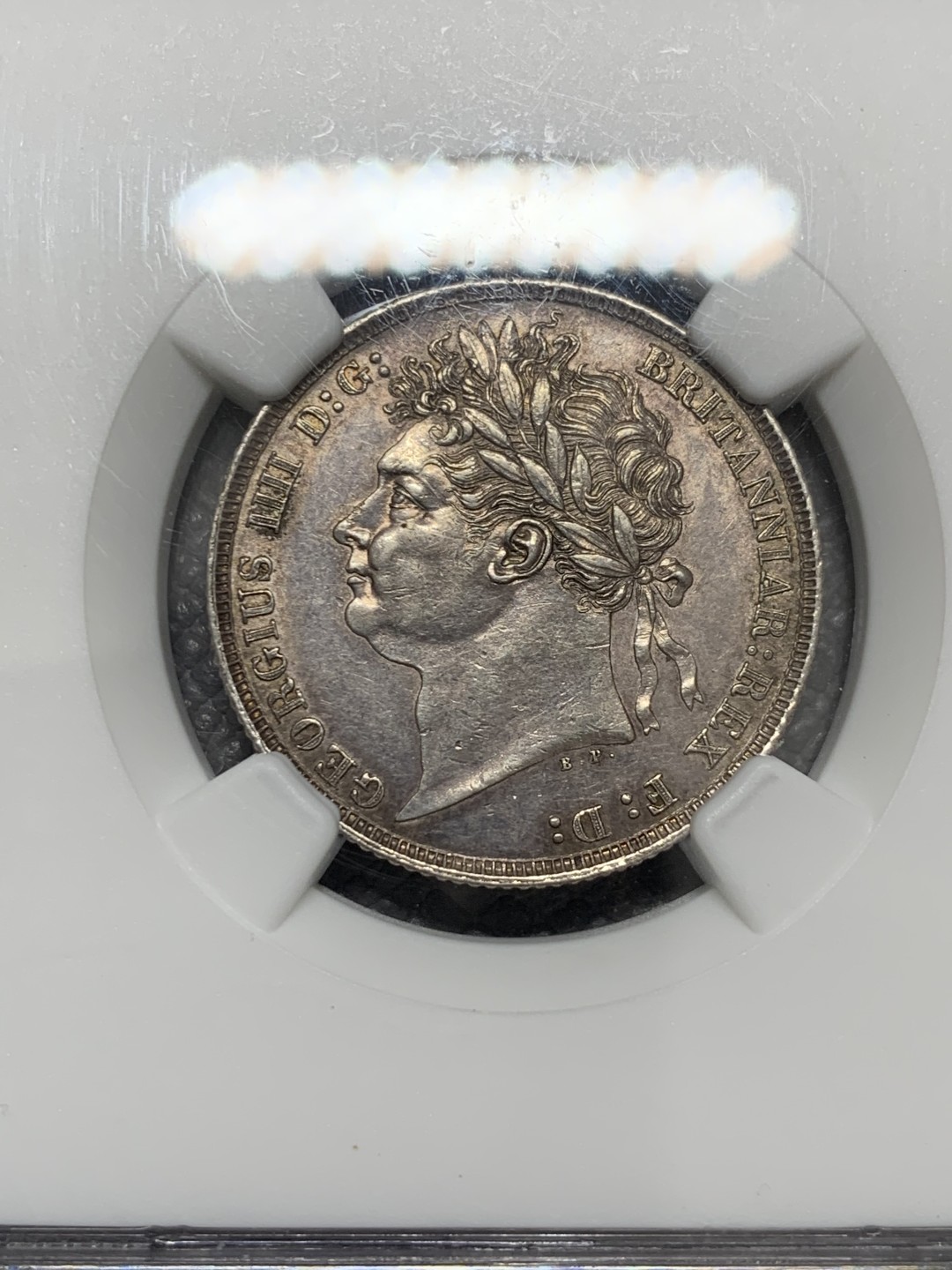 《竞宝斋》第131场-周日，周一连拍 (全场包邮) NGC-AU55 英国 1821年乔治四世三花版1先令银币 著名单年版本，漂亮的三花。实物转光，状态很好，给分略显保守