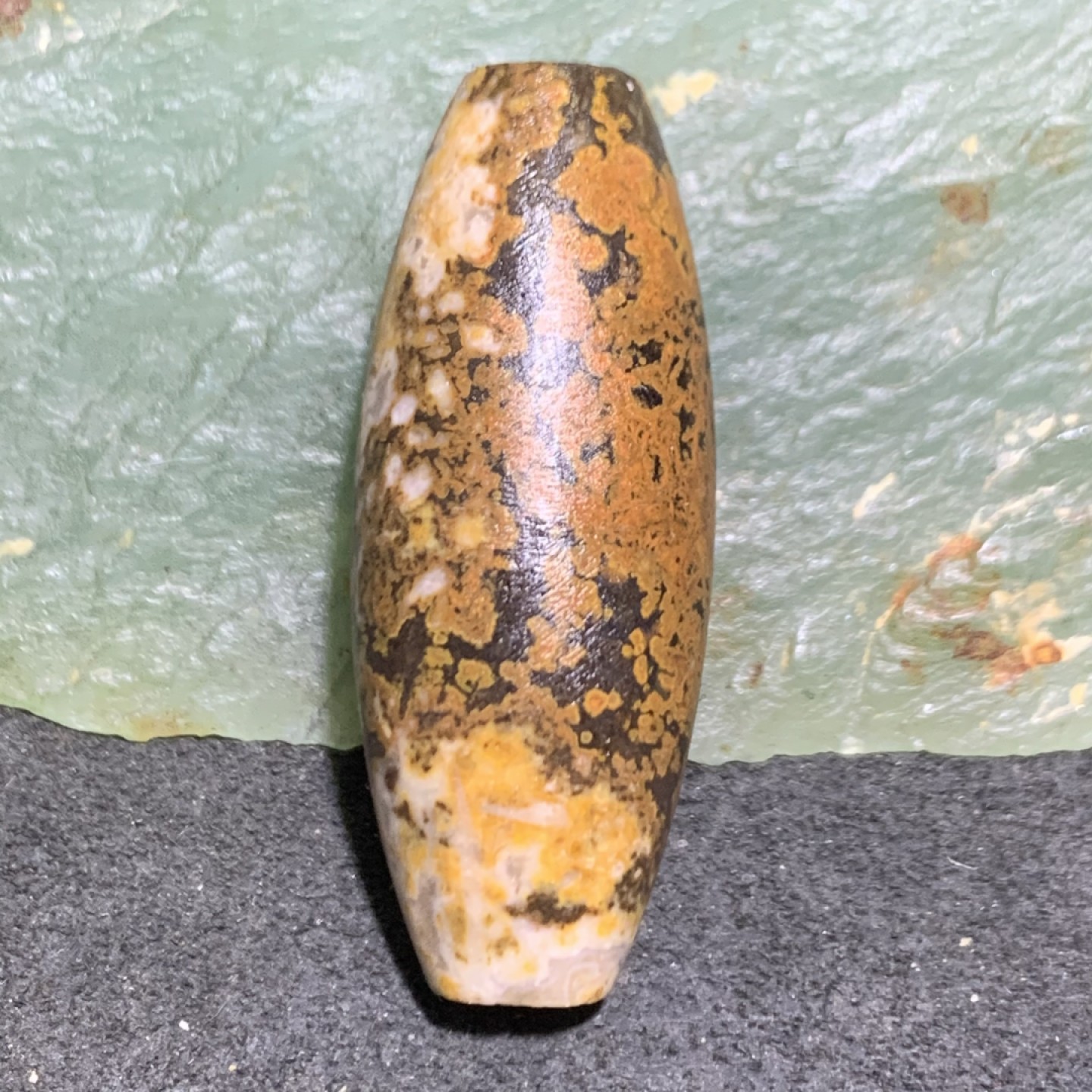 精美天然罕见鱼籽纹九眼页岩亚光天珠一颗！