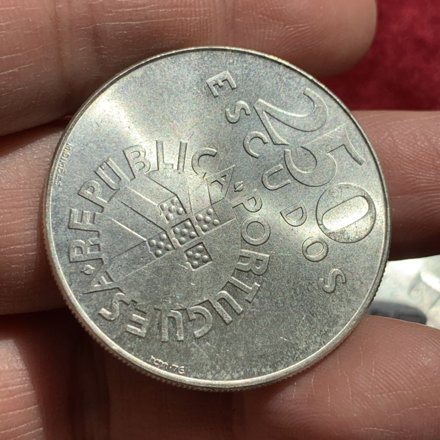 《竞宝斋》第131场-周日，周一连拍 (全场包邮) 葡萄牙1974年 康乃馨革命纪念100/250埃斯库多银币一对 总重40克