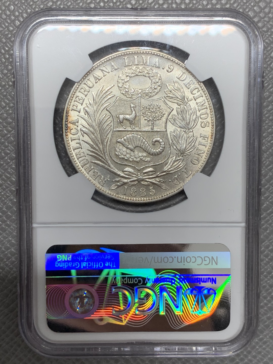 《竞宝斋》第131场-周日，周一连拍 (全场包邮) NGC-MS62 秘鲁 1885年 1索尔 银币 热门中南美 镜面底板 厂别骑字
