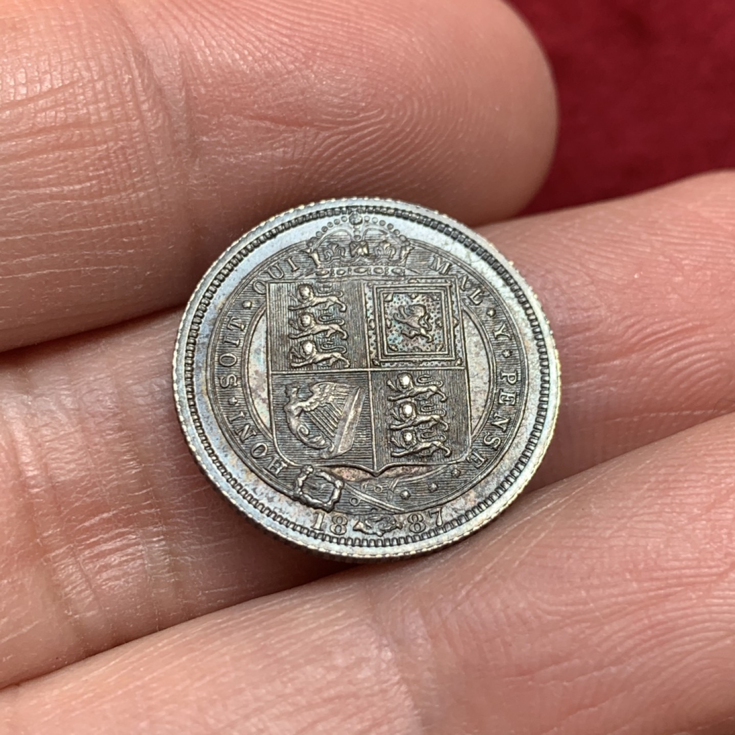 《竞宝斋》第131场-周日，周一连拍 (全场包邮) 五彩UNC英国1887年维多利亚高冠盾徽版6便士银币