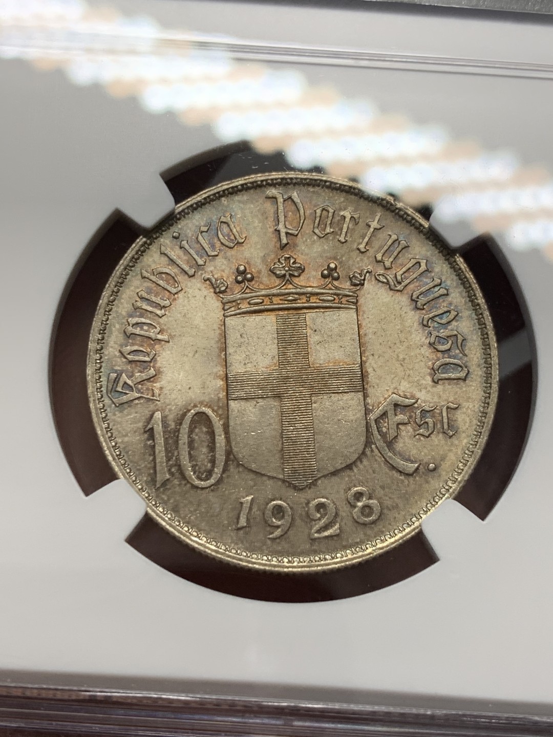 《竞宝斋》第131场-周日，周一连拍 (全场包邮) NGC-MS65 葡萄牙1928年“奥利给战役”马剑10埃斯库多银币 五彩包浆 顶级品相